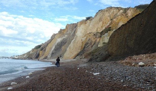 Random Landscape Image Displayed in the Center